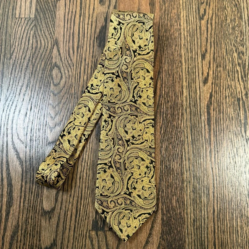 Vintage Umberto Bossi silk tie